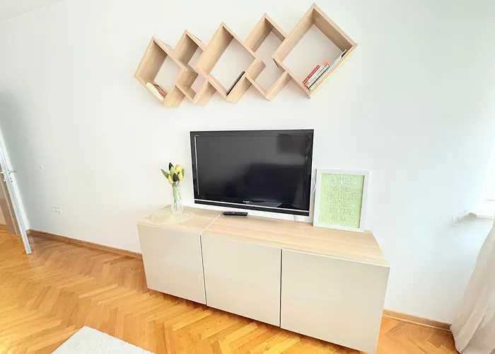 Franko\'S Cozy Apartment With Garage