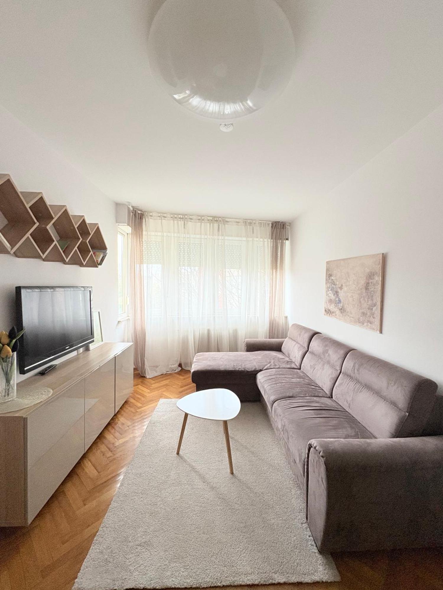Franko's Cozy With Garage Apartment *