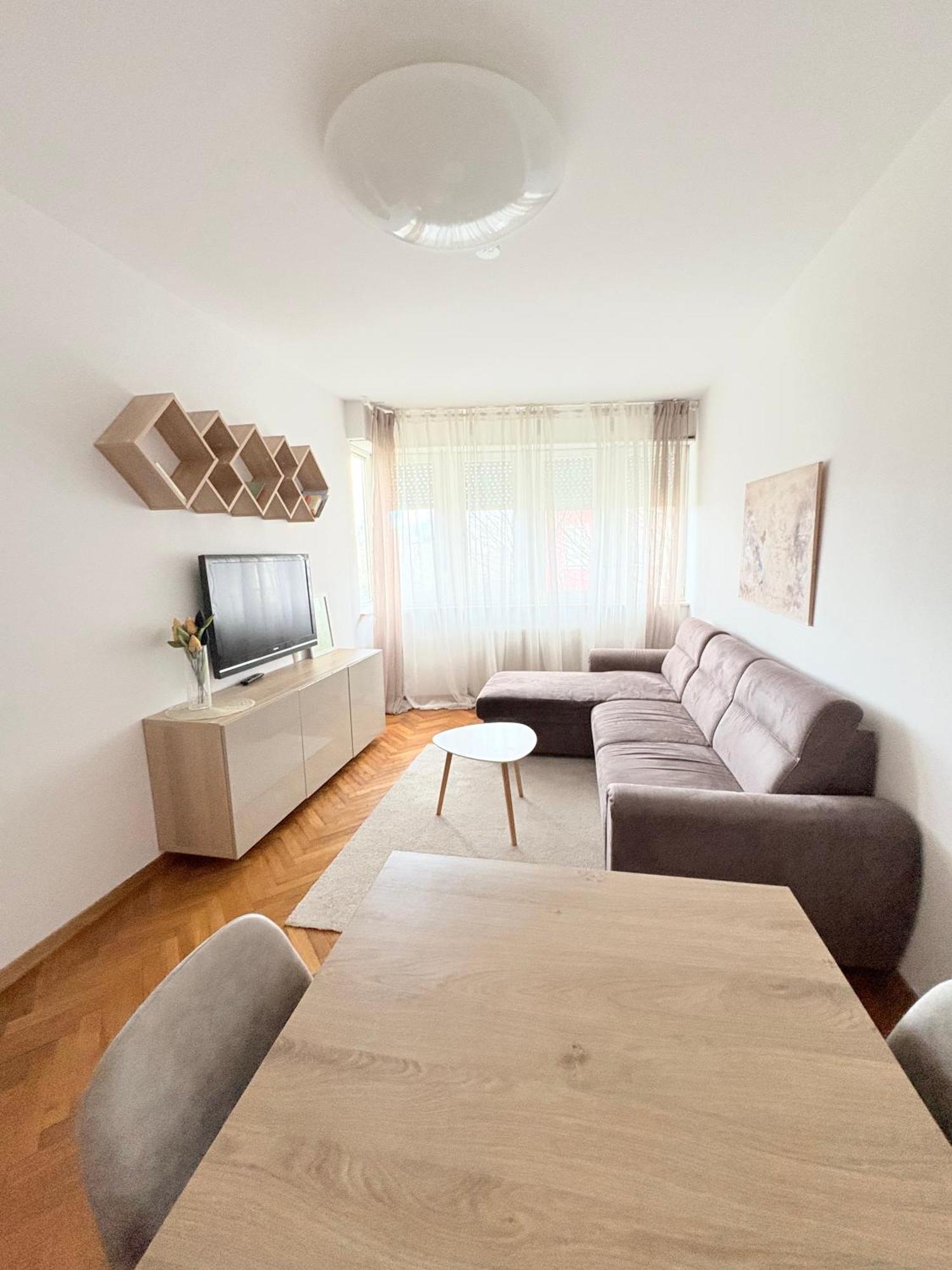 Apartment Franko's Cozy With Garage Zagreb