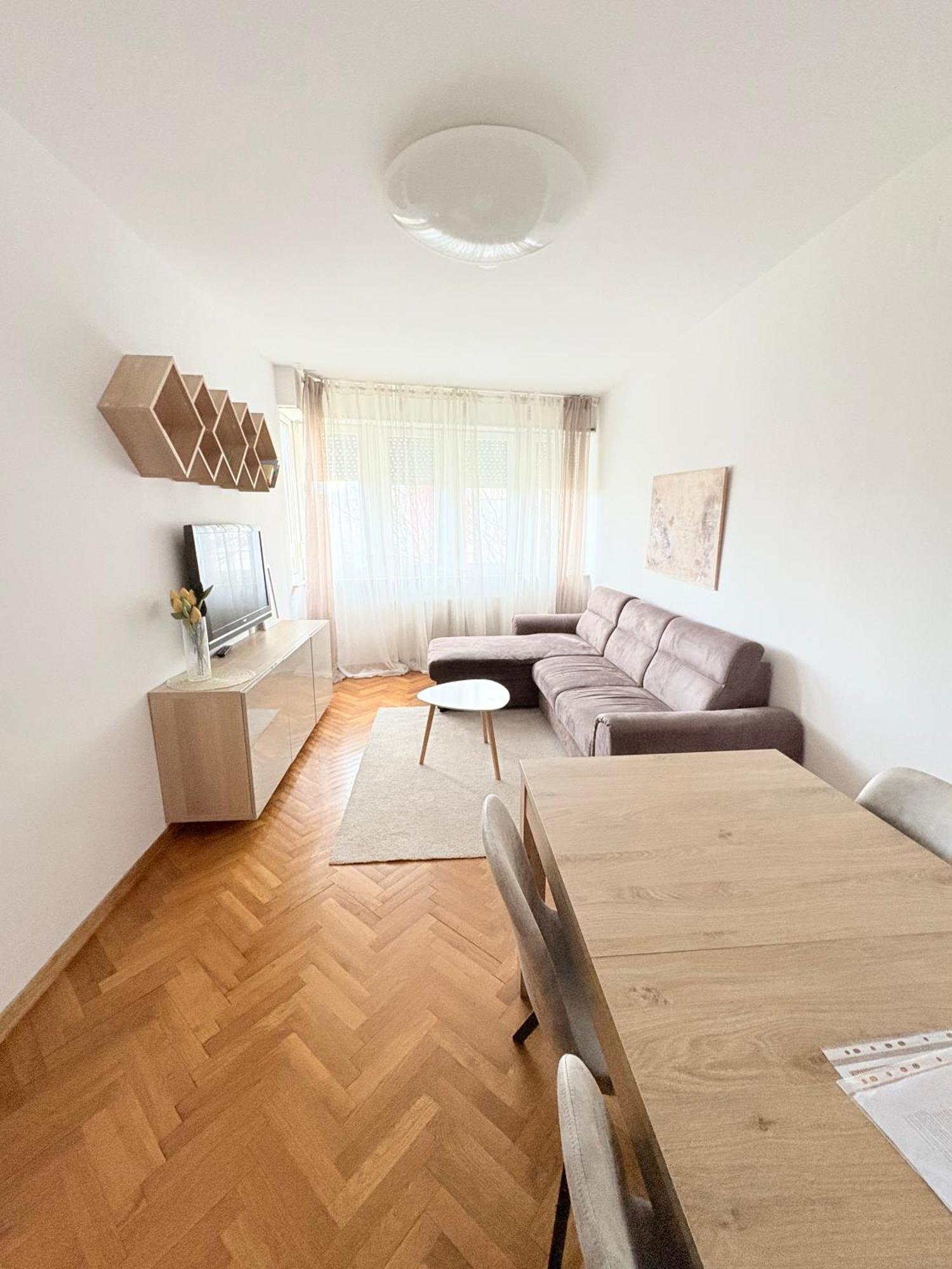 Franko's Cozy With Garage Apartment