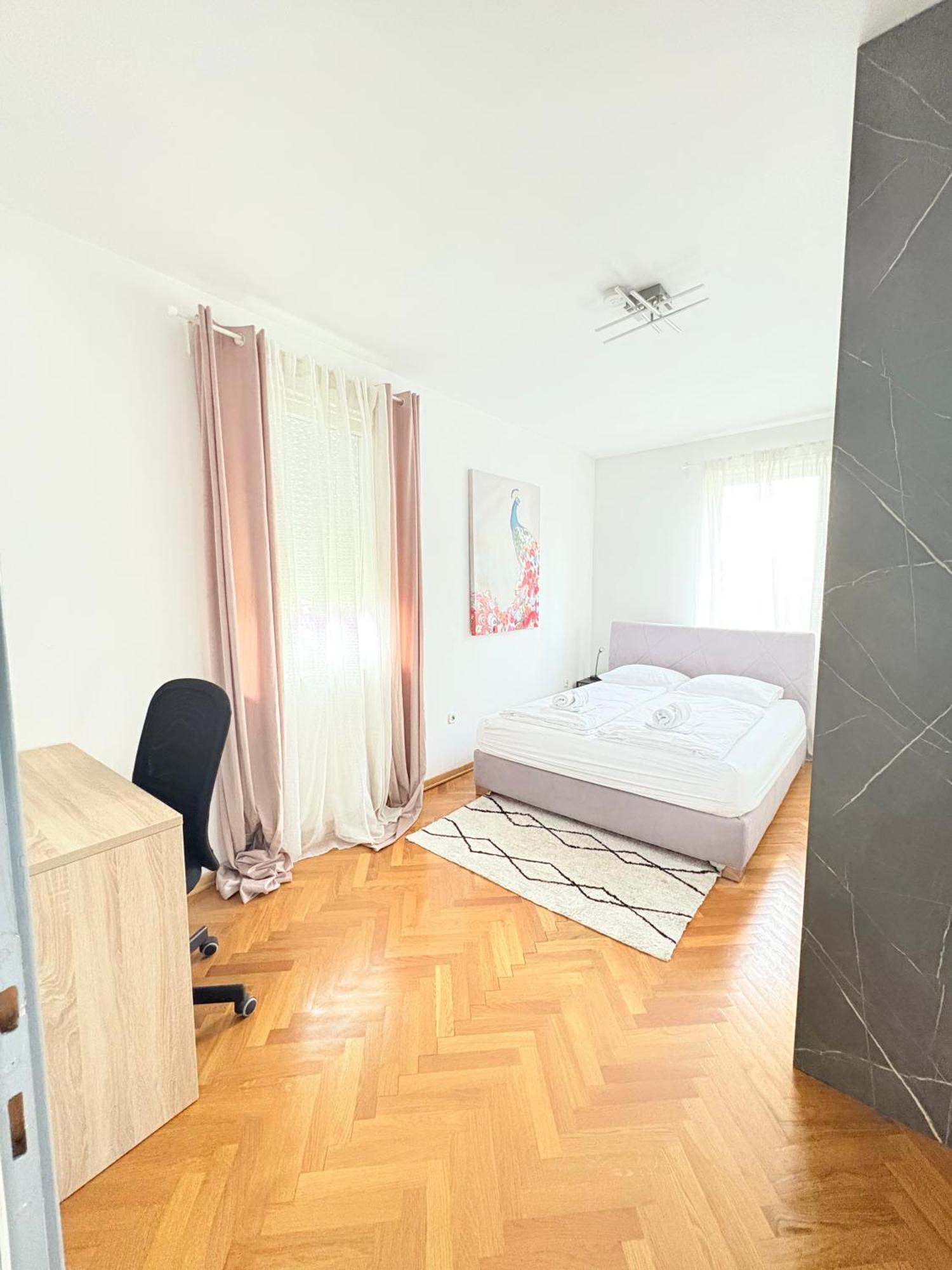 Apartment Franko's Cozy With Garage Zagreb