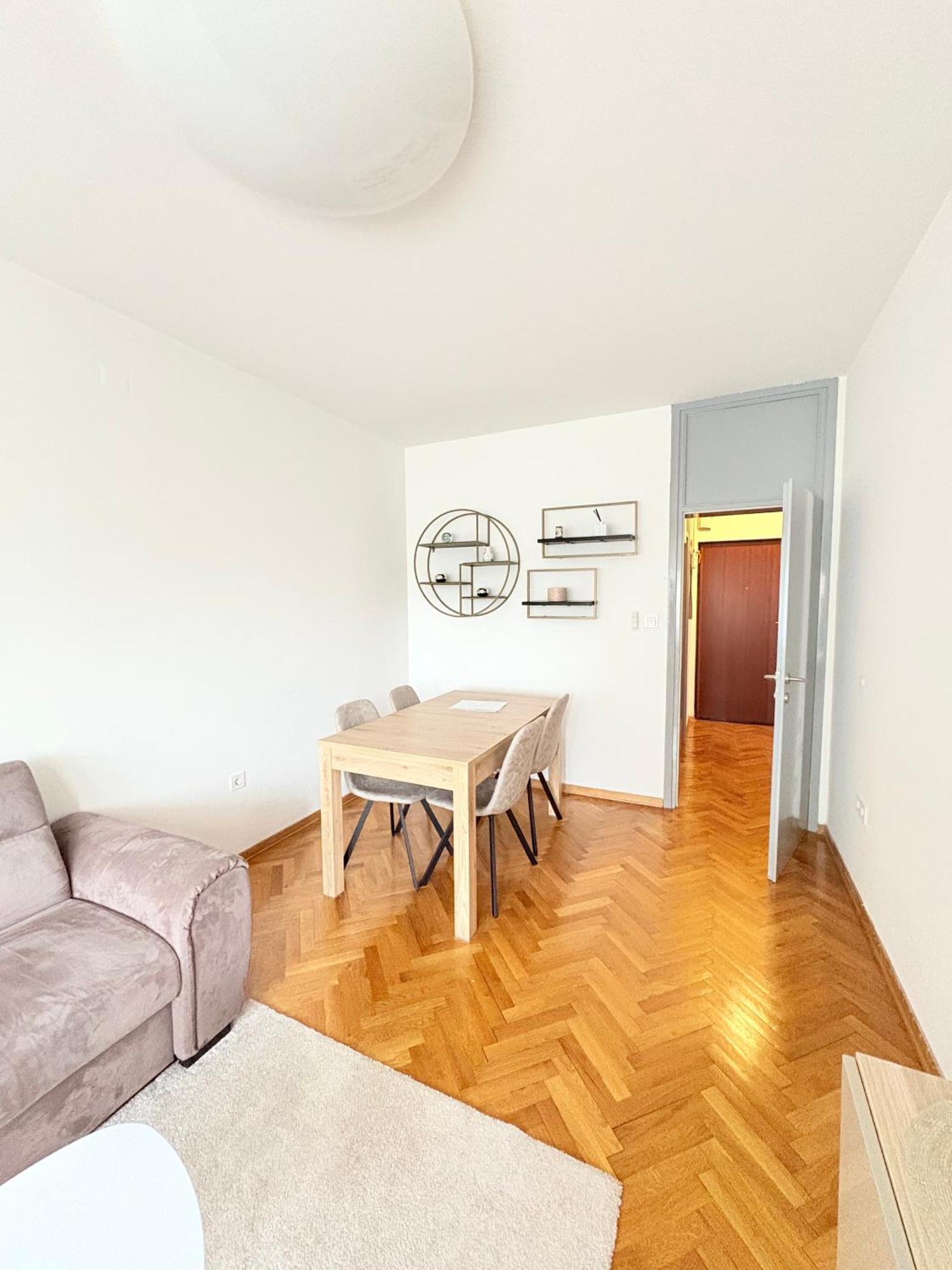 Franko's Cozy With Garage * Zagreb