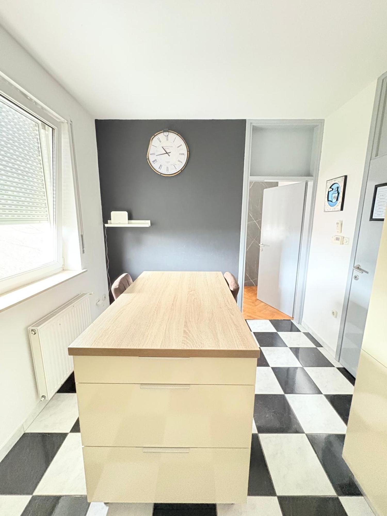 Franko's Cozy With Garage * Zagreb
