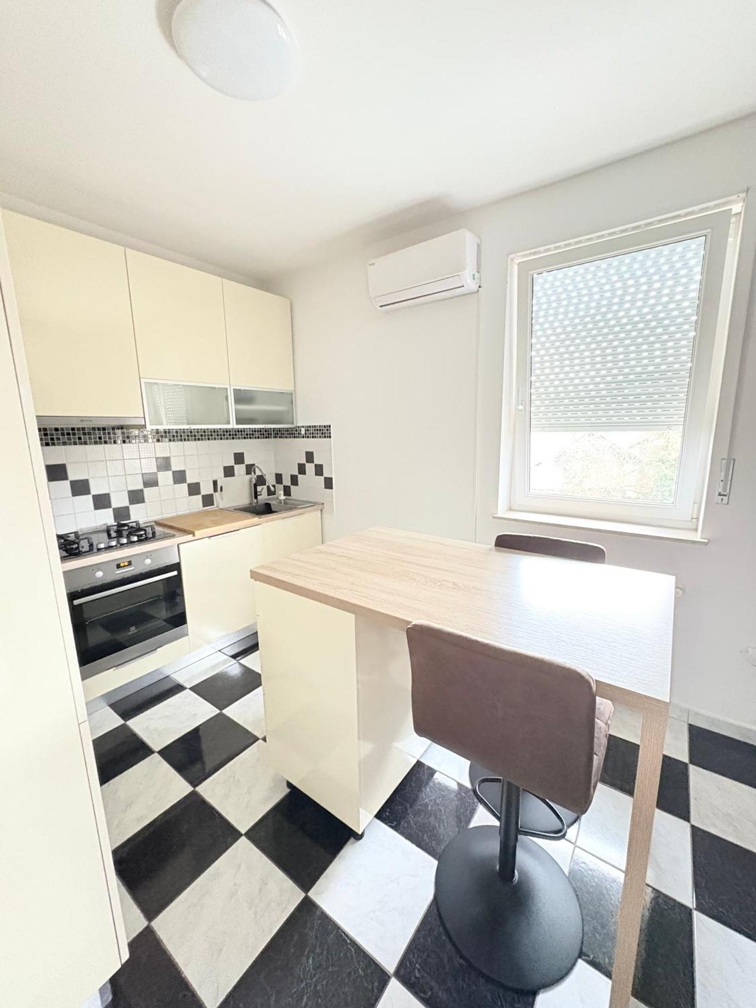 Franko's Cozy With Garage Apartman Zagreb