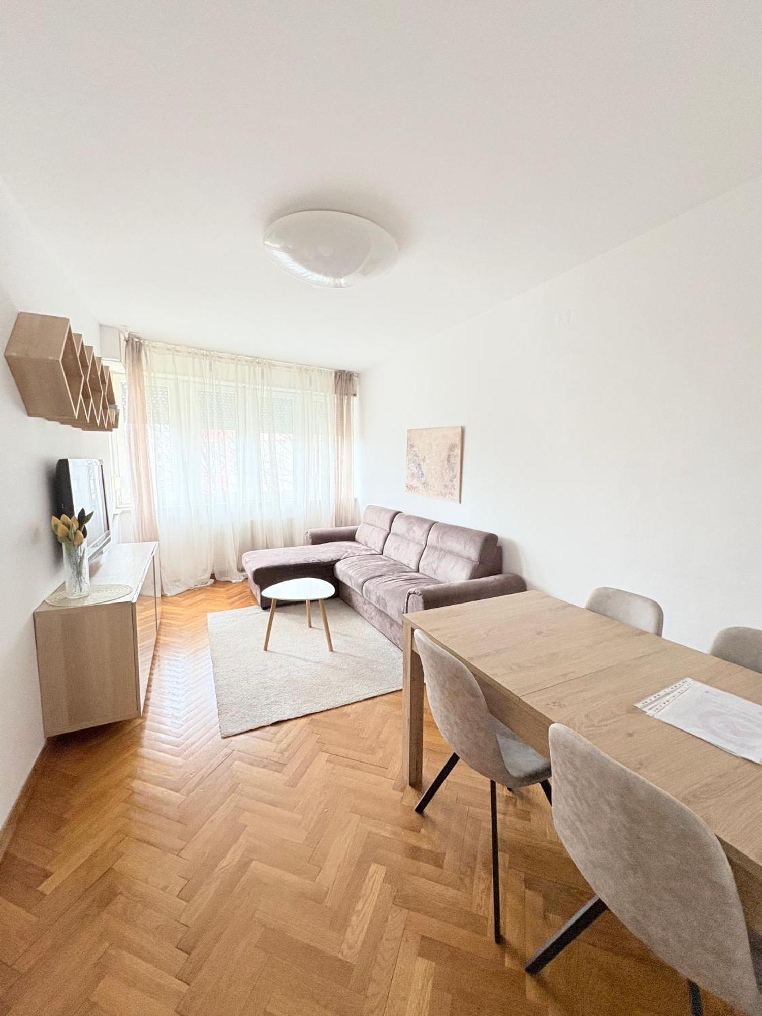 Apartment Franko's Cozy With Garage Zagreb